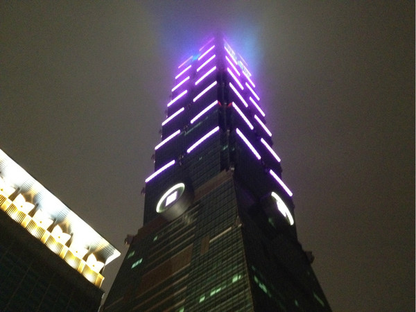  台北101大楼外景 夜晚