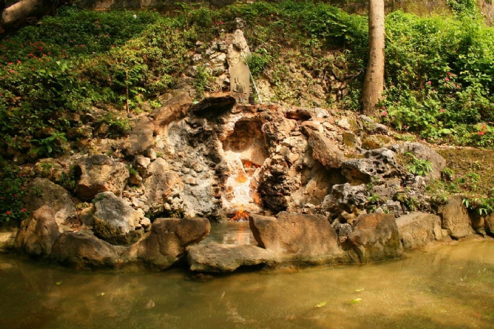 关子岭温泉水火同源