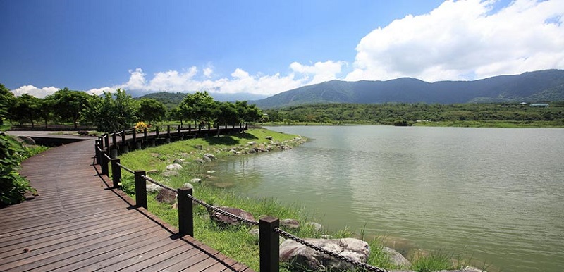 大坡池区位条件良好，池水环境面貌丰富